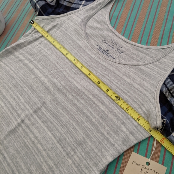 Upcycled tee with flannel sleeves - Picture 7 of 7